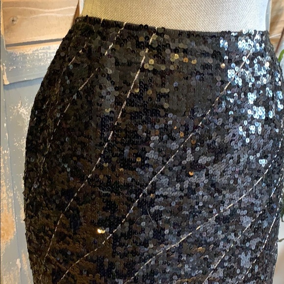 Précis Petite Blk Sequin with swirl pattern skirt - Picture 2 of 11